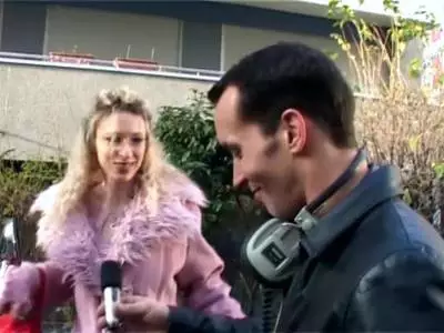 The horny mother wants to feel the willy in her ass